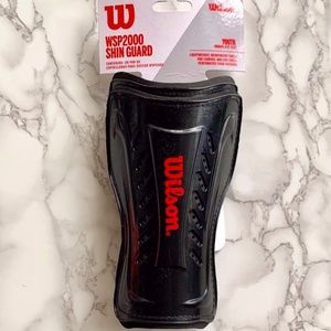 Wilson Shin Guards - SIZE Youth (height 4'2-5'0") NEW
